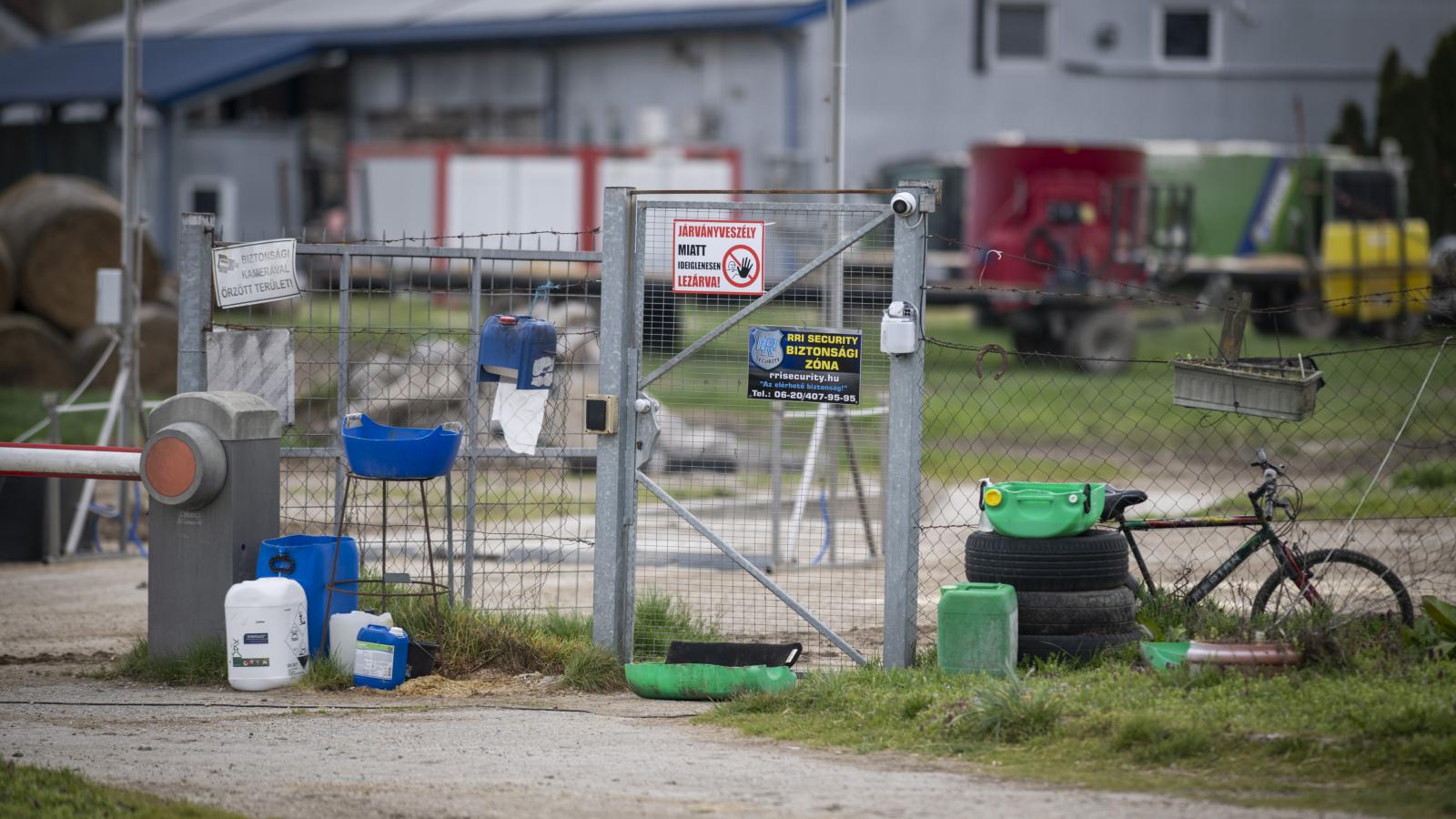 A lezárt telep Dunakilitin április 2-án 