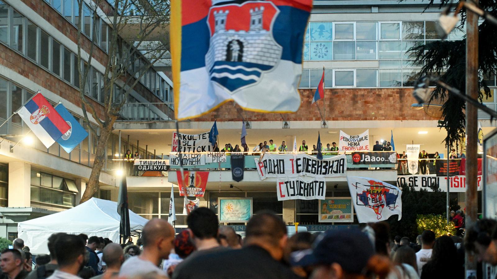 Már lassan két hete tart a szerb állami tévé, az RTS blokádja