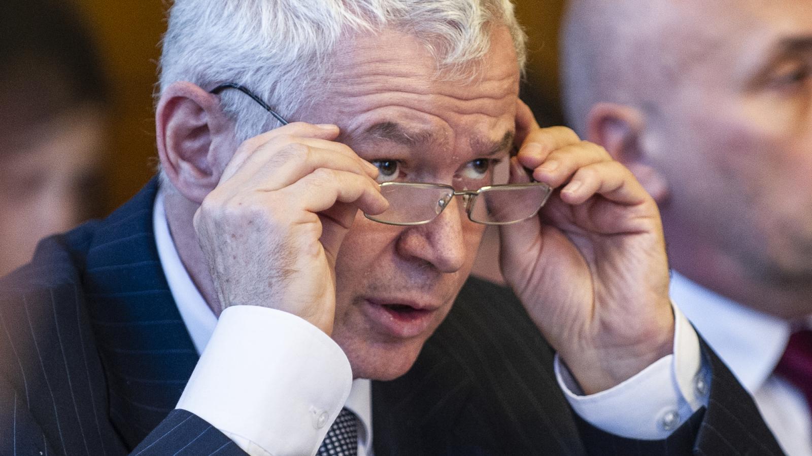 Polt Péter, ha válaszol, a számára kínos kérdéseket is érintenie kellene