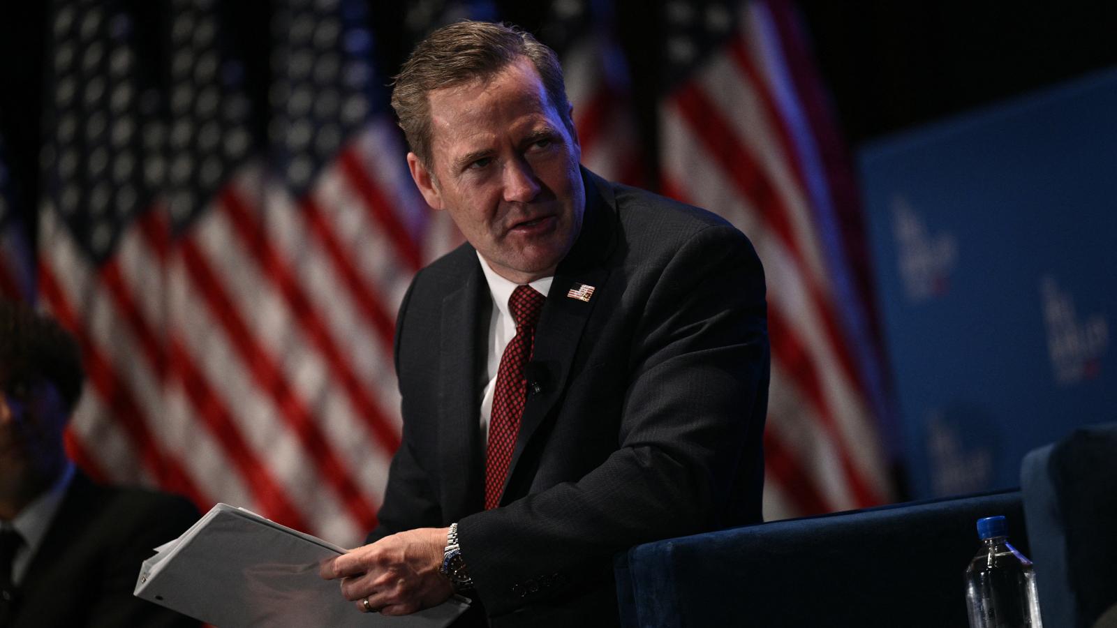Mike Waltz hibája dacára sem esett ki végleg Trump kegyeiből