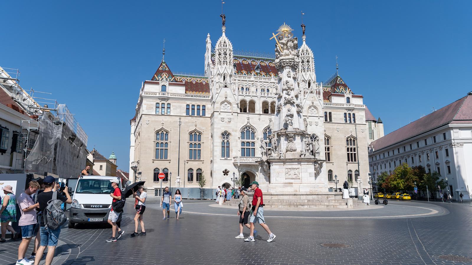 Már a Szentháromság téri épület a tárca központi székhelyének a címe