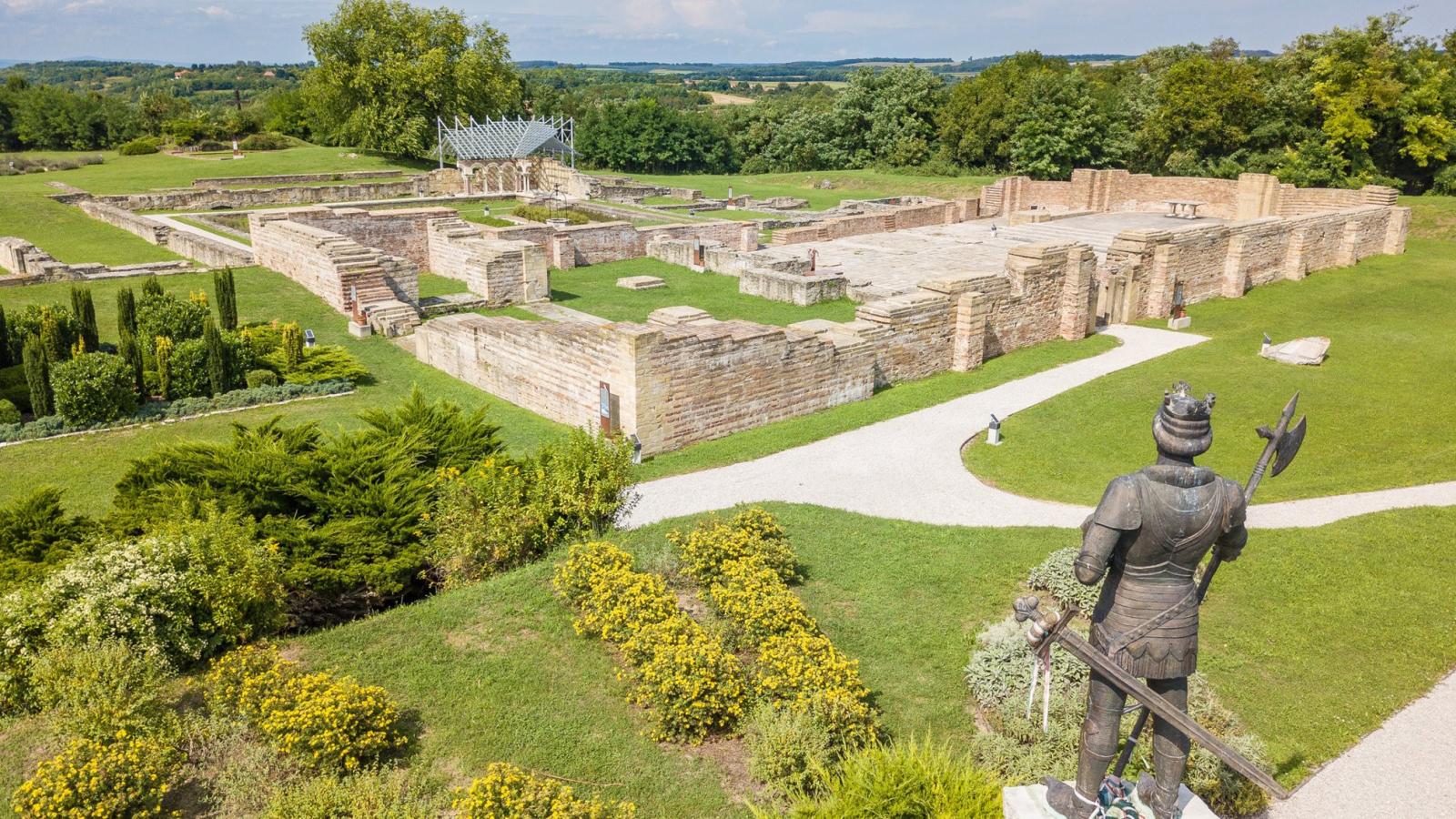 Főleg közösségi terek és rendezvényhelyszínek épülnek