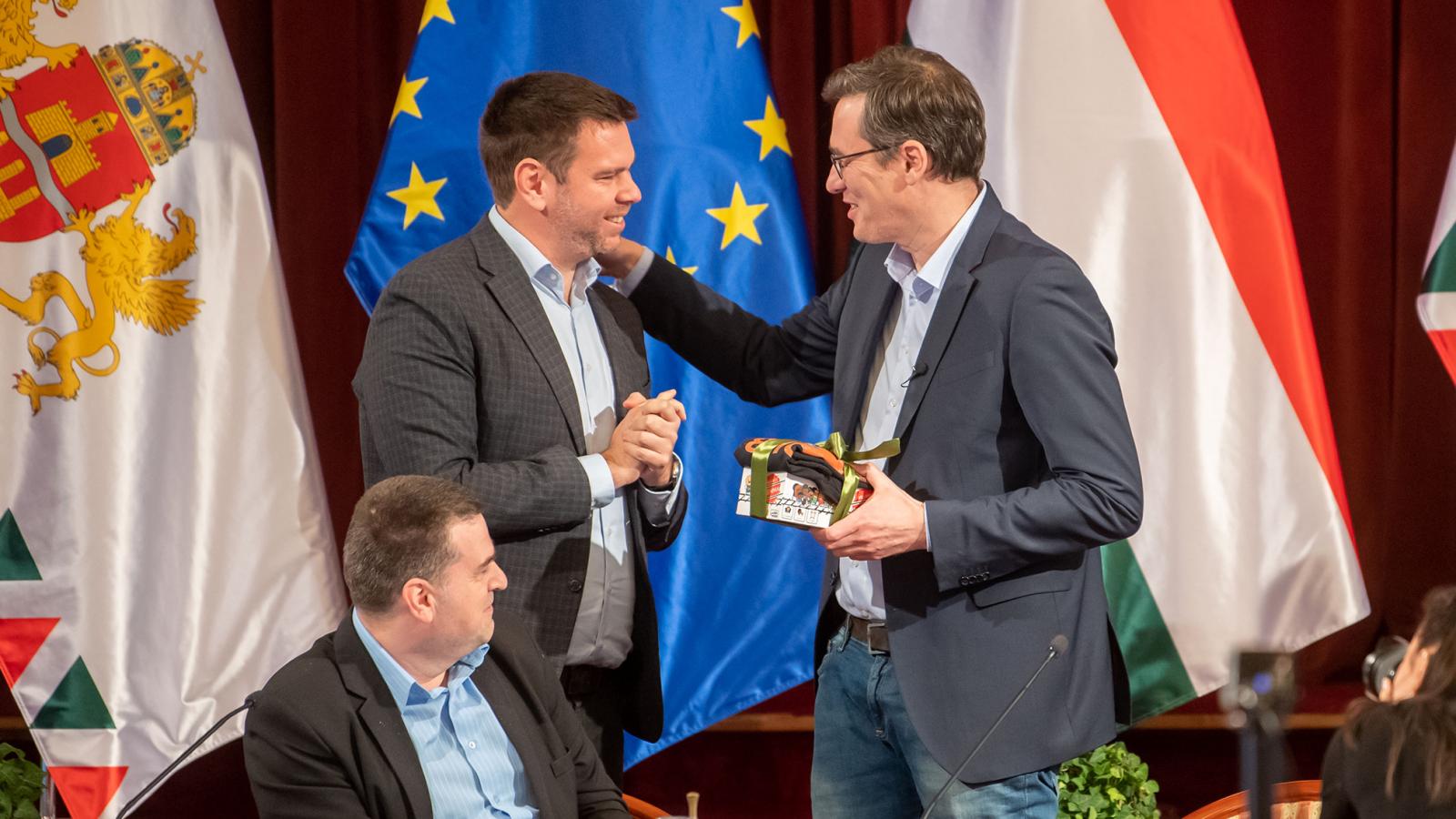 Vitézy Dávid és Karácsony Gergely. Csak látszólag szent a béke