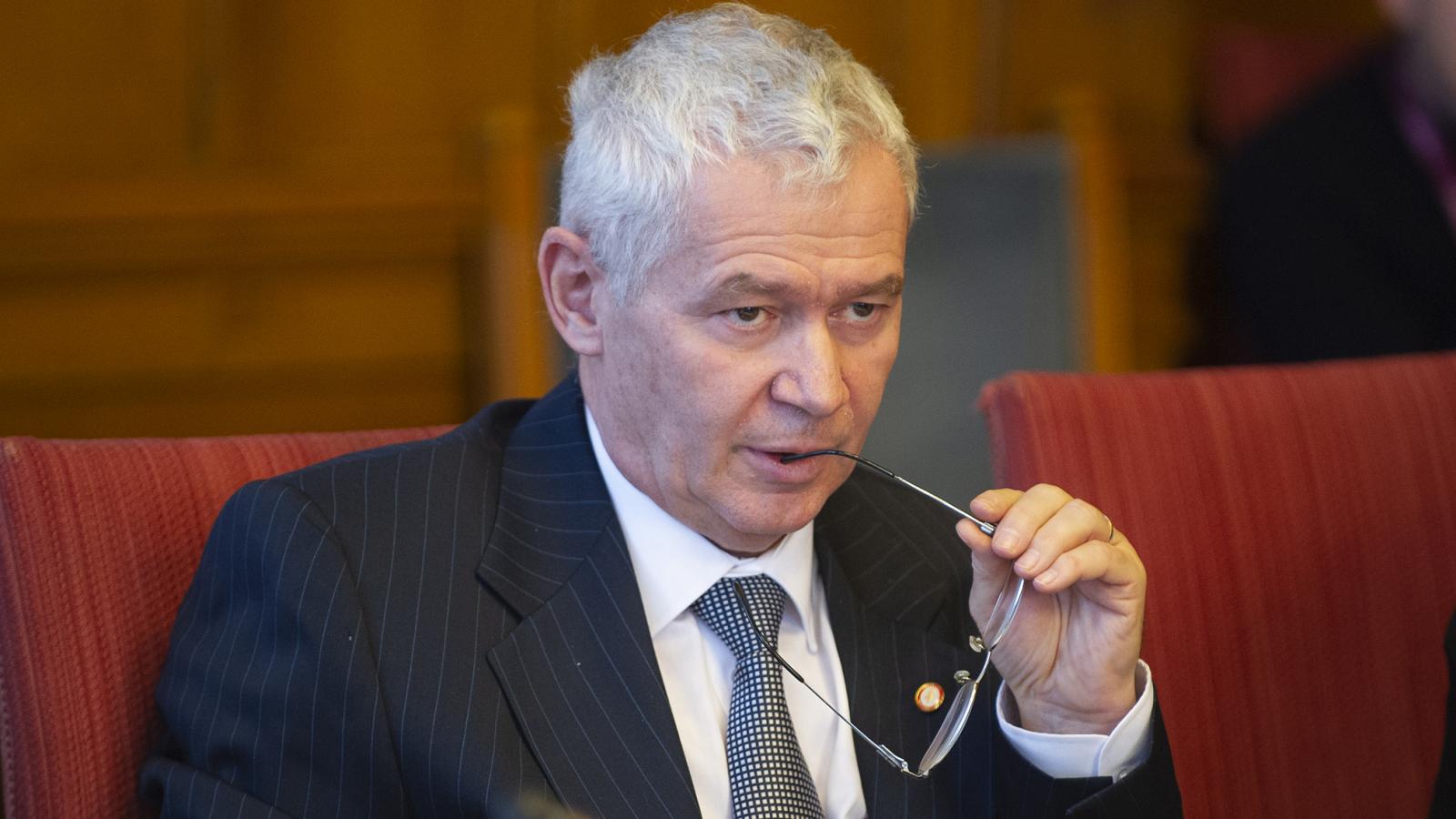 Polt Péter „áthelyezése” várható volt, így újabb 9 évre választhat a Fidesz legfőbb ügyészt