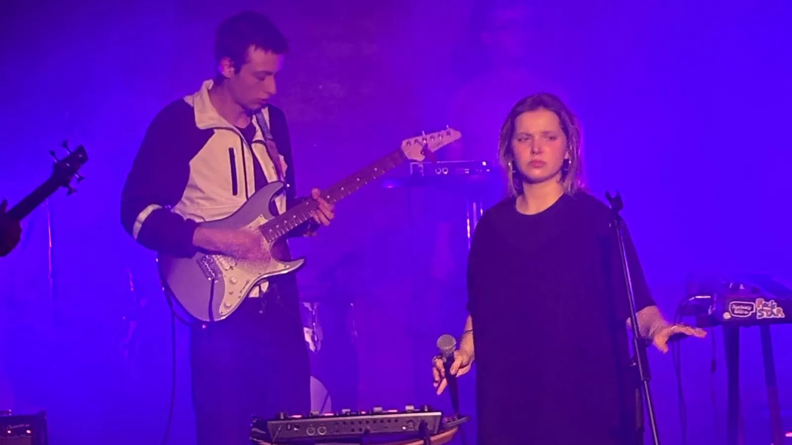 Élő zene, spoken word és improvizáció a pinceklubban: a Slapstick zenekar koncertje