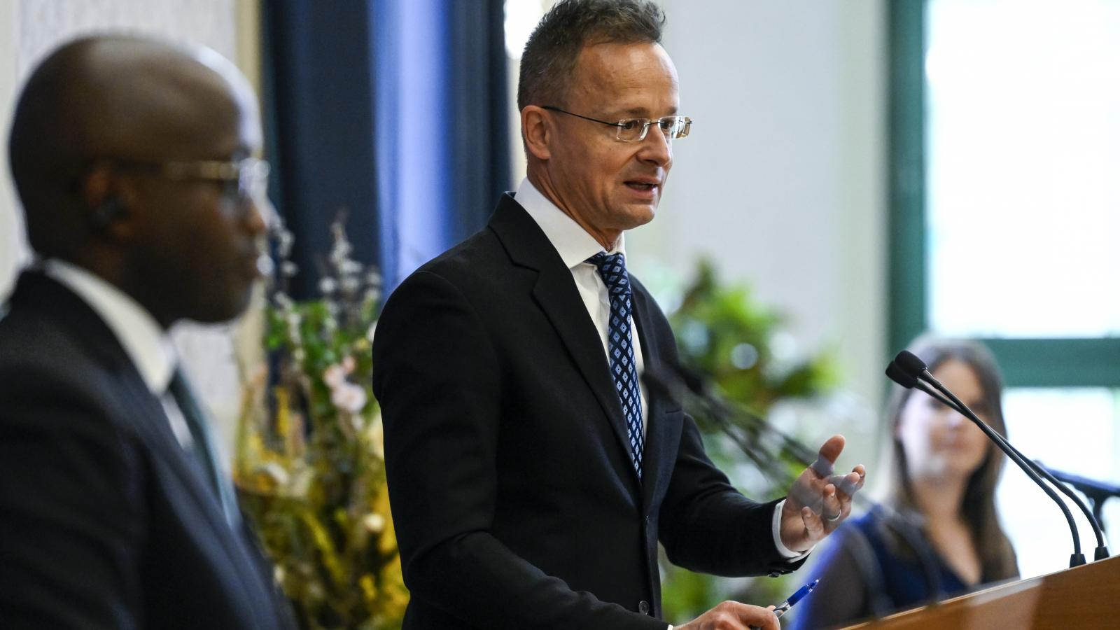 Szijjártó Péter külgazdasági és külügyminiszter és Olivier Nduhungirehe ruandai külügyminiszter tárgyalásuk után sajtótájékoztatót tart Budapesten 2025. május 12-én