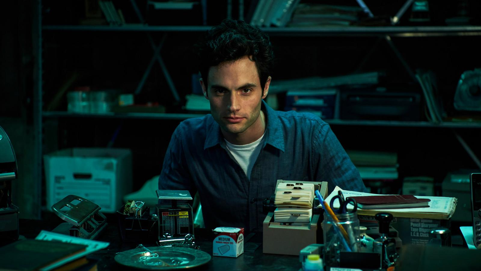 Joe Goldberg (Penn Badgley), a You című sorozat jóképű sorozatgyilkosa