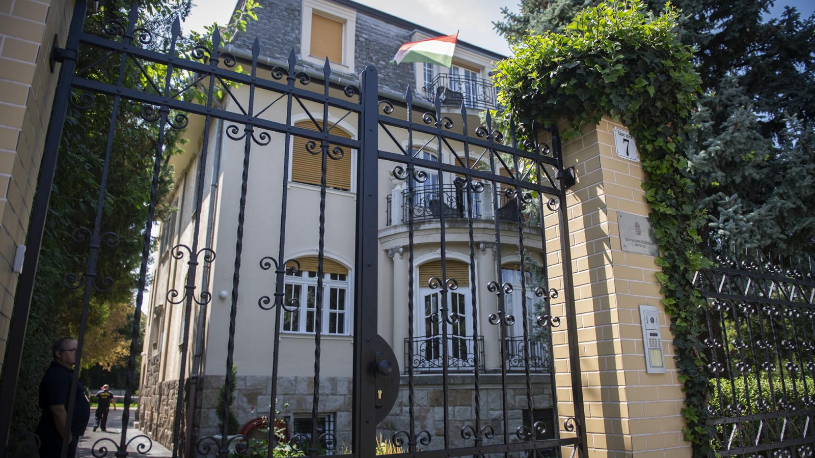 A Szuverenitásvédelmi Hivatal épülete a Sánc utcában Budapesten az I. kerületben