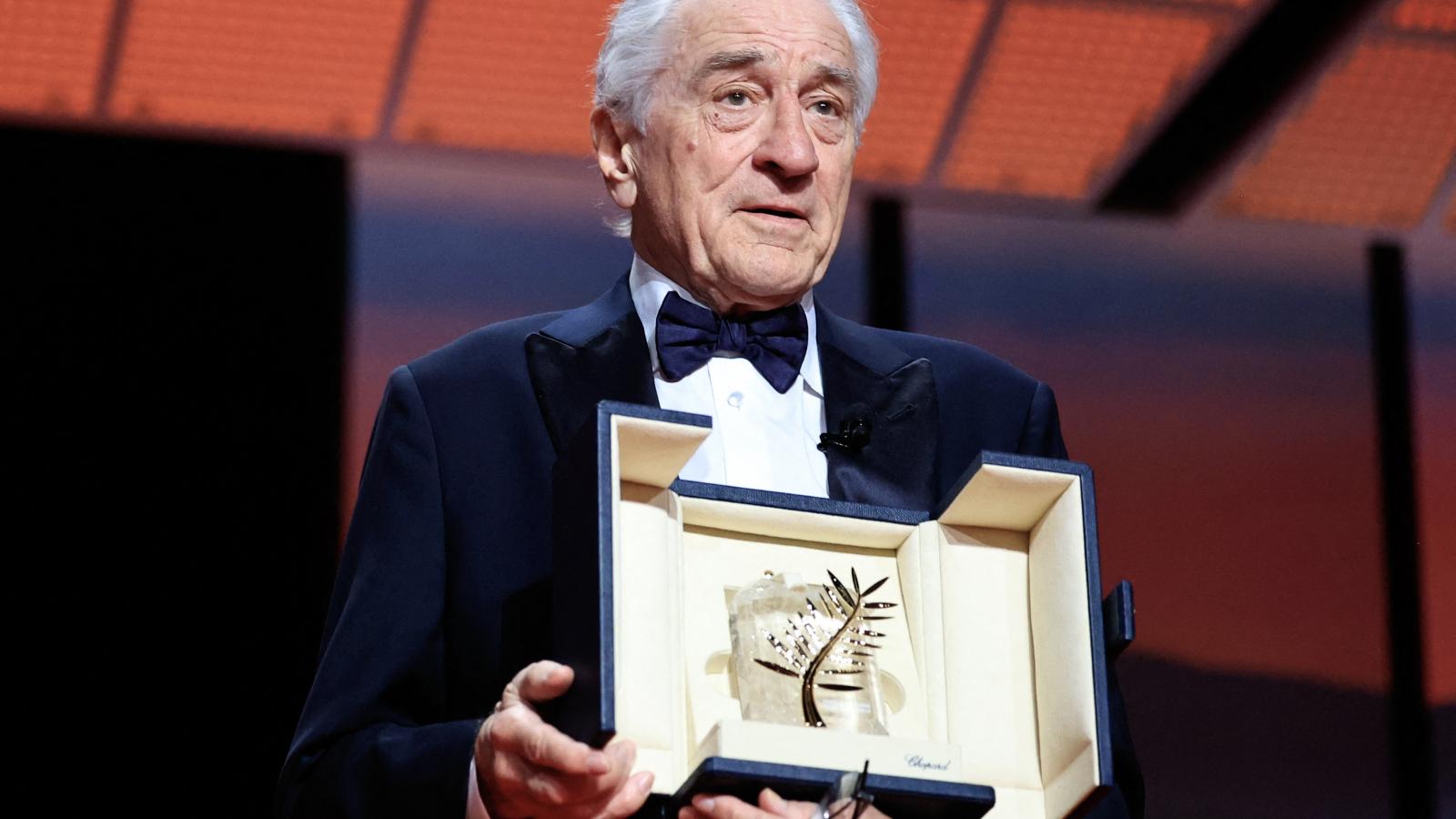 Sok politikával indult a 78. cannes-i filmfesztivál: a gálán az életműdíjas Robert De Niro Donald Trump ellen kampányolt