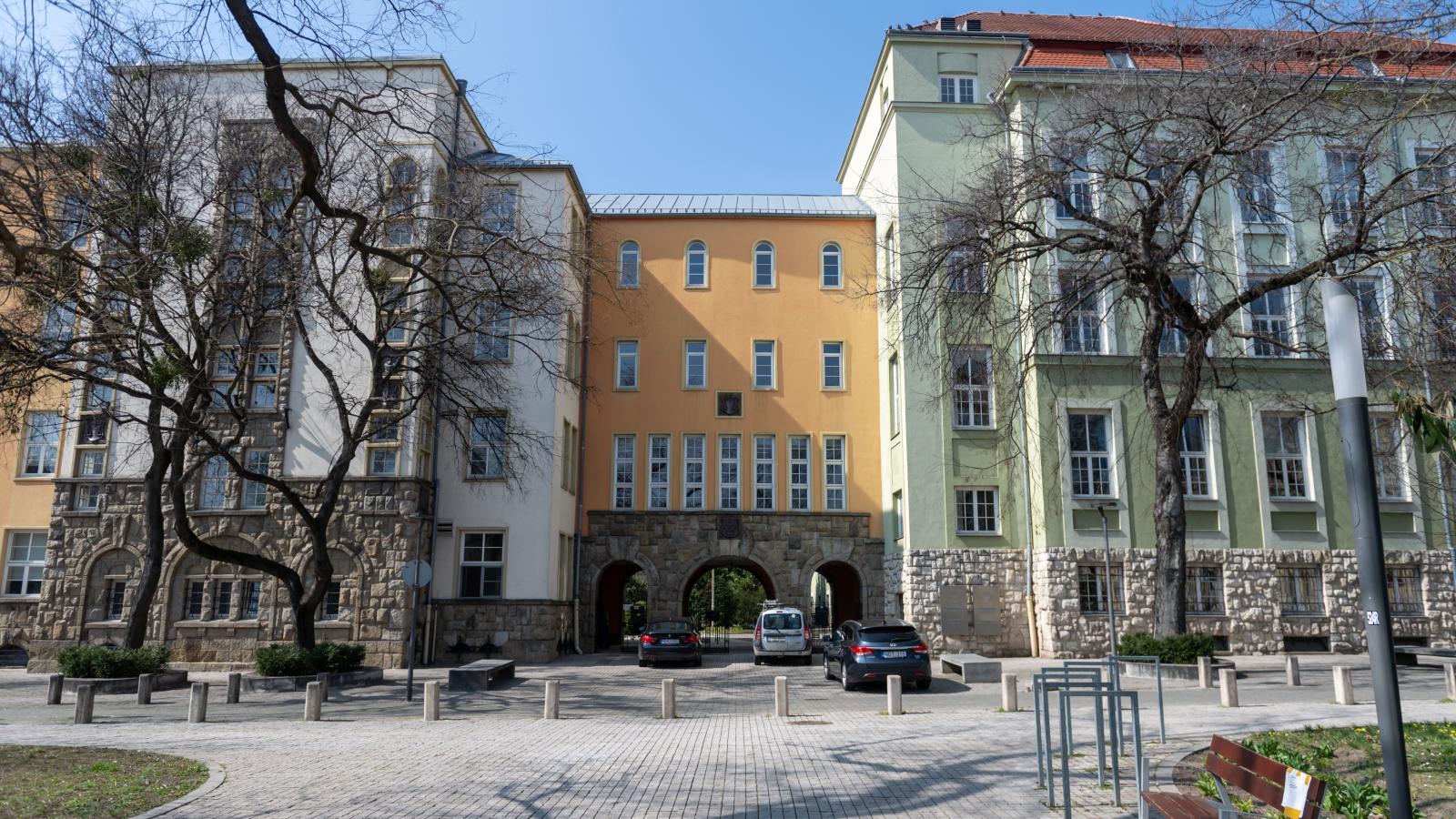 A Pécsi Tudományegyetem jogi kara. A „majdnem” jogászok szerint aggasztó a tervezet