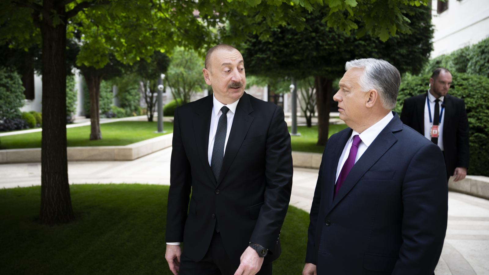 Orbán Viktor fogadja Ilham Aliyev azeri elnököt a Karmelita kolostorban május 20-án 