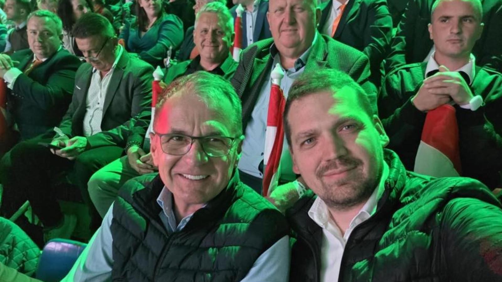 A fideszes biztos (balra) a múlt szombati Harcosok Klubja nevű rendezvényen