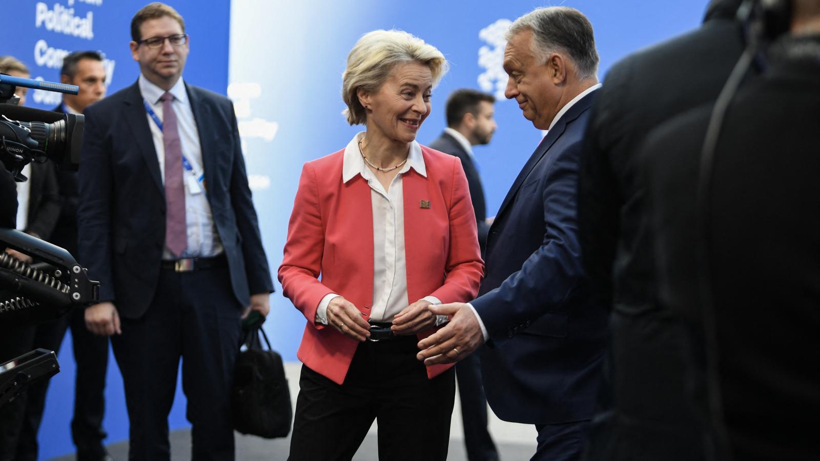 Ursula von der Leyen és Orbán Viktor 