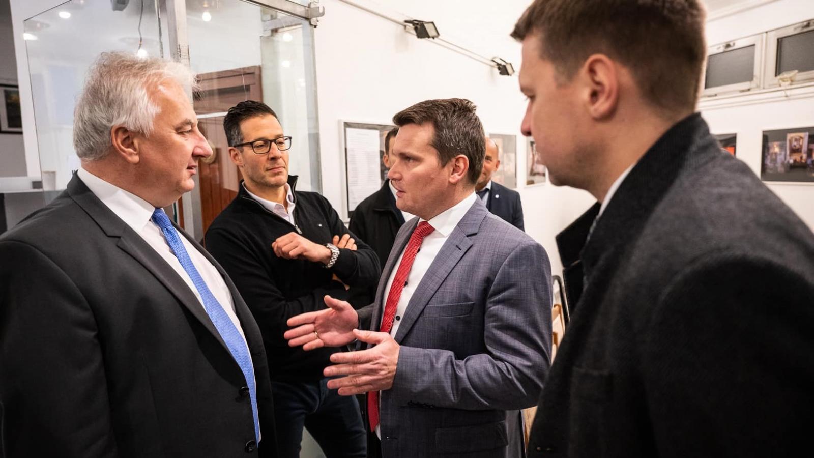 Gaál Gergely (jobbról) Semjén Zsolt (balról) stílusát is kifogásolta