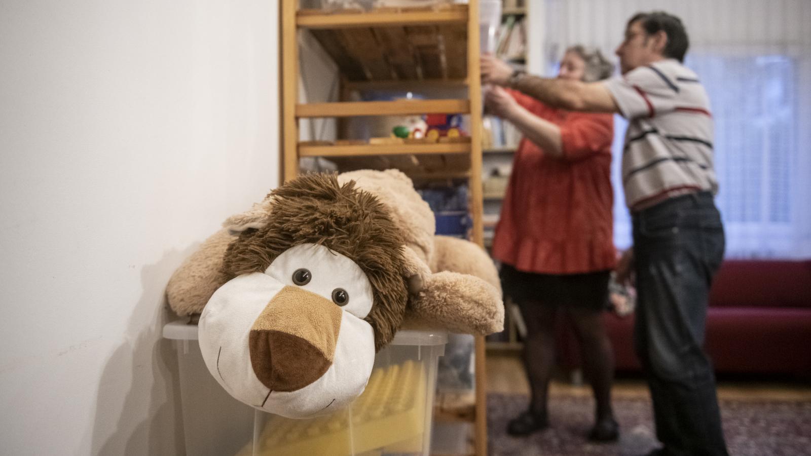 Négy éve a mindennapjaikat a hivatalok, a rendőrség ügymenete határozza meg. Képünk illusztráció
