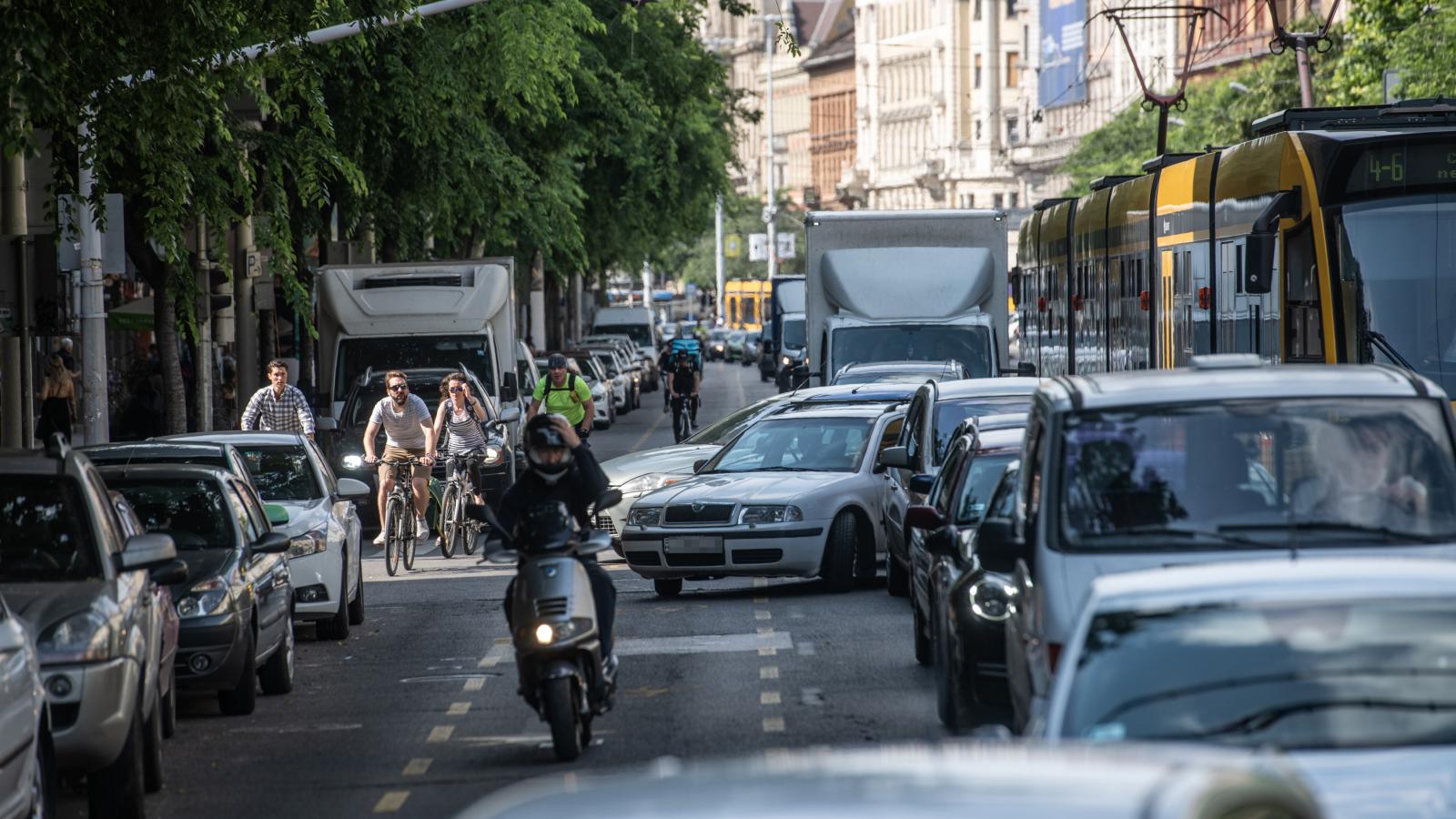 A fővárosban van miből választani: gyalog, bringával, autóval vagy tömegközlekedéssel