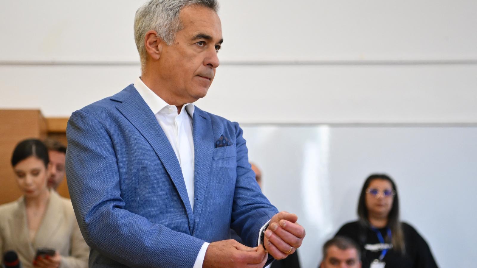 Calin Georgescu a szavazókörben a megismételt romániai elnökválasztás első fordulójában május 4-én 