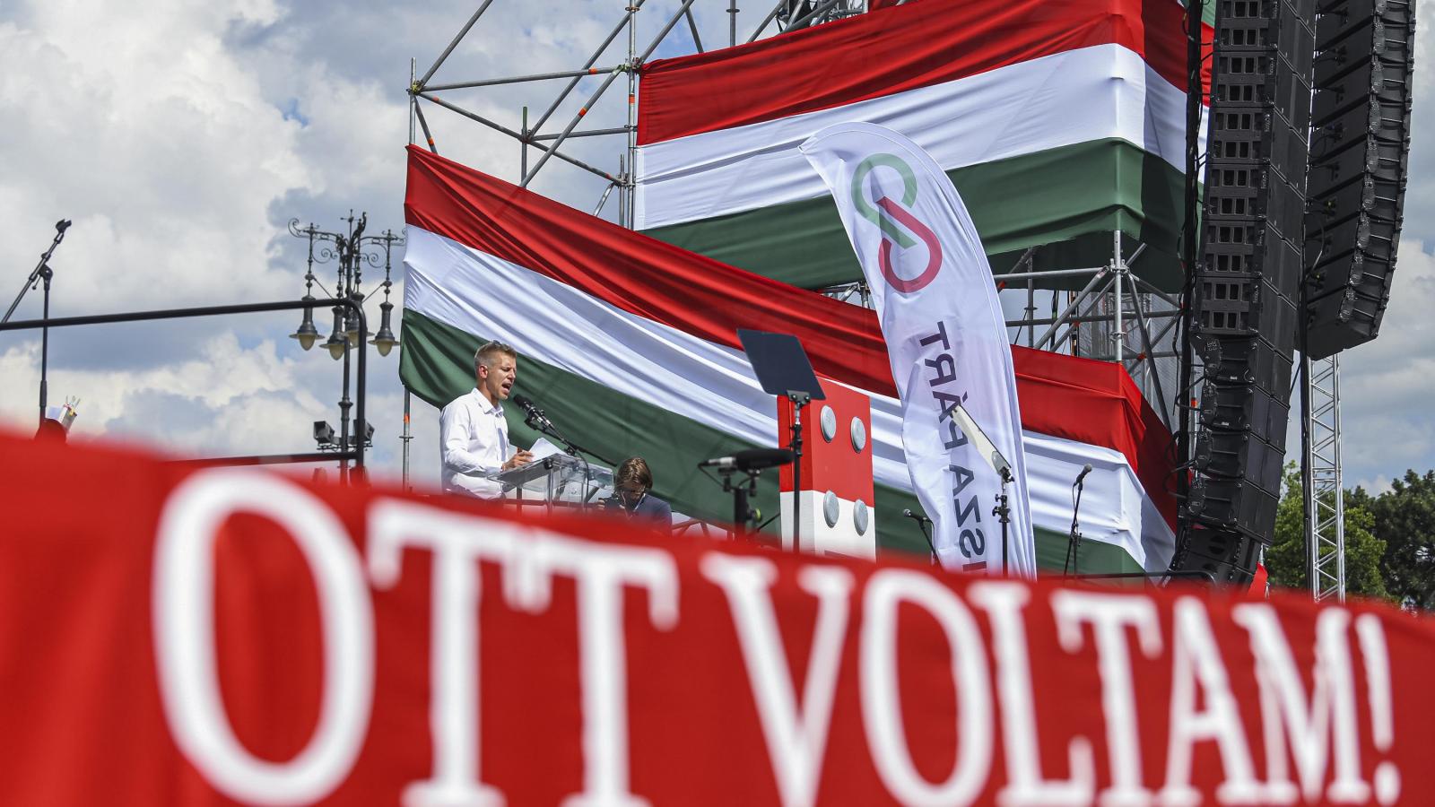 Magyar Péter a Tisza Párt EP-kampányát záró nagygyűlésén a Hősök terén 