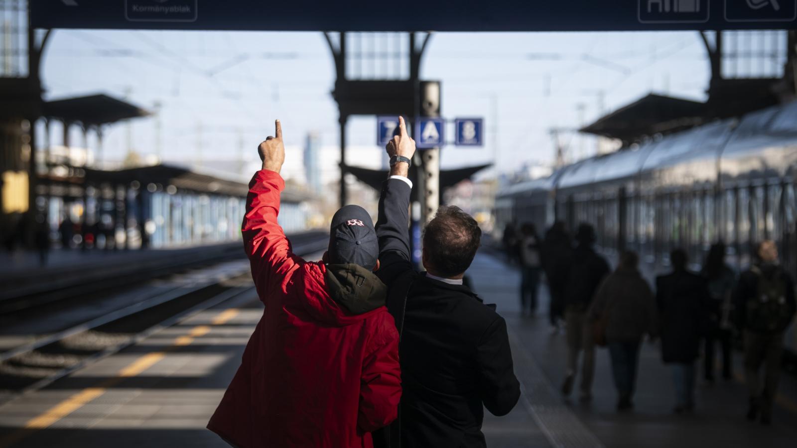 Utasforgalom a Keleti pályaudvaron. 2024. november