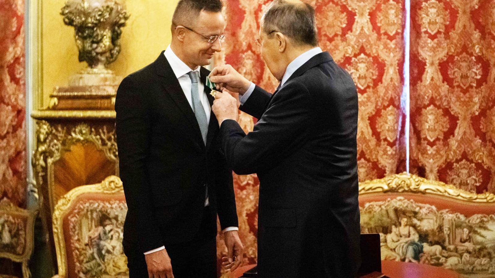 Szijjártó Péter Barátségért kitüntetést kap Szergej Lavrov orosz külügyminisztertől