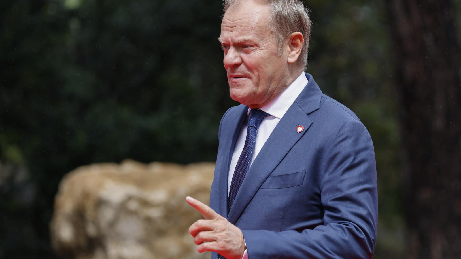 A Donald Tusk vezette kormány lehetséges stratégiájának egyik eleme a jobboldal diktálta nacionalista narratíva leg­alább részleges elfogadása