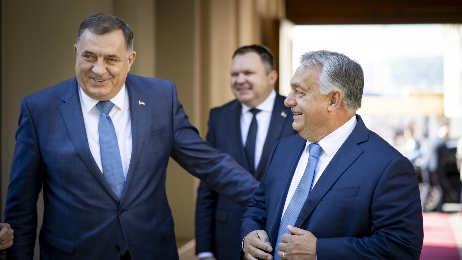 Milorad Dodik és Orbán Viktor a Karmelita kolostorban 2023. október 2-án 