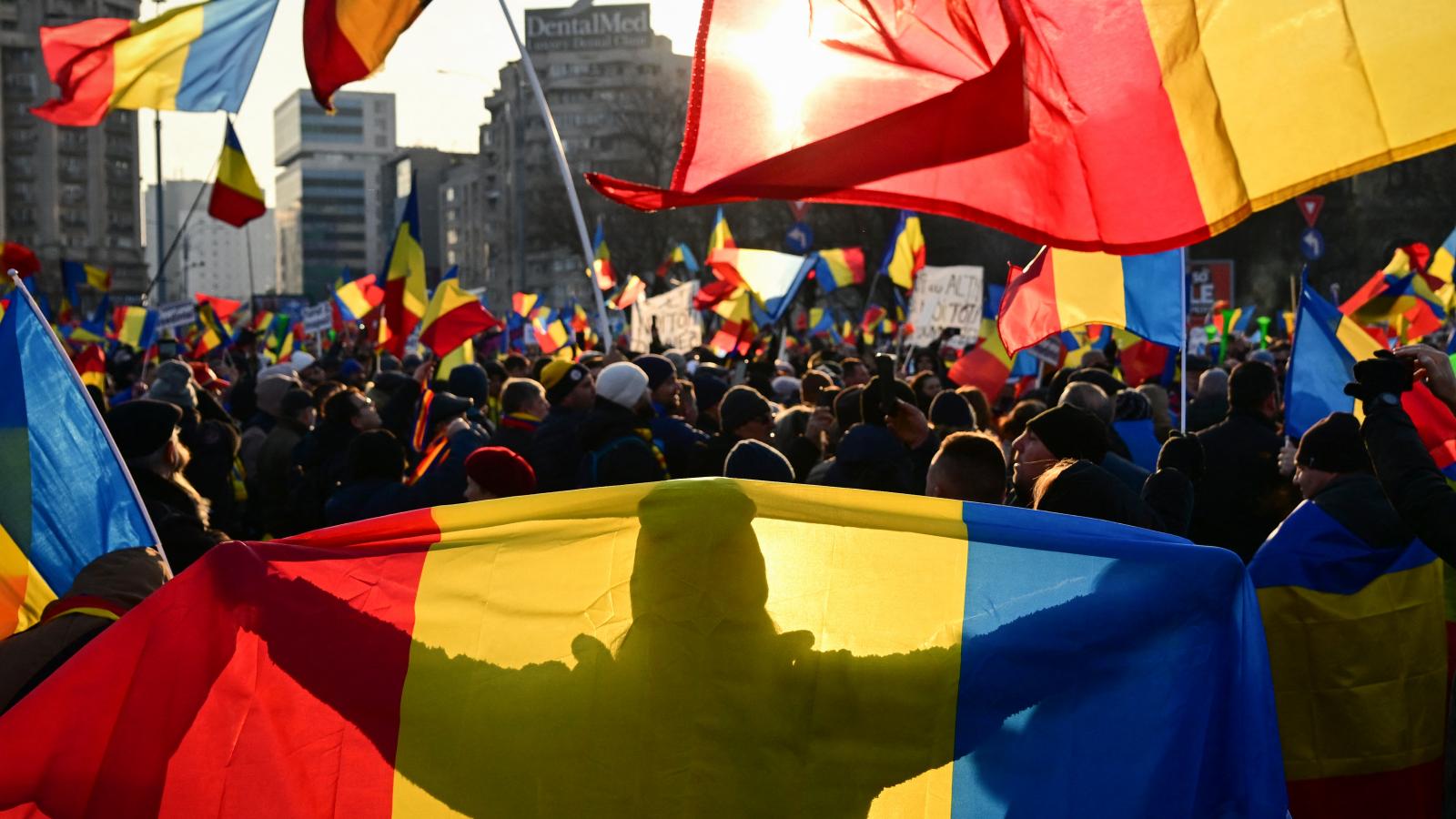 A román parlamentben most három párt – az AUR, az SOS Romania és a POT – értékei a román történelem leginkább anti-demokratikus eszméjéhez, a legionarizmushoz nyúlnak vissza