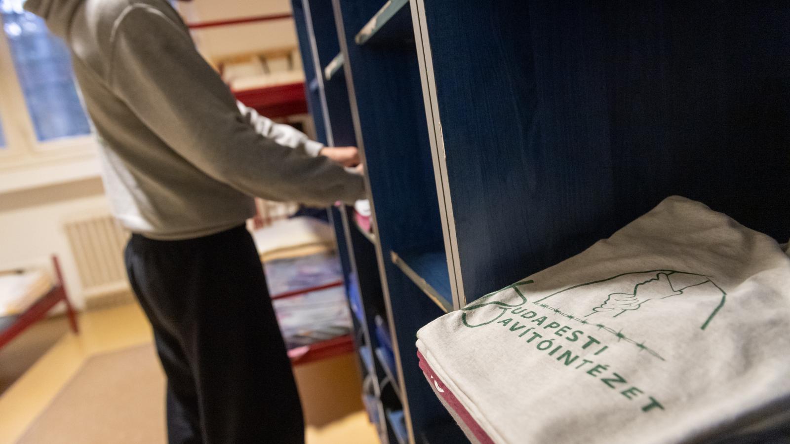 A jelek szerint több dolgozónak is meg kellett volna buknia az átvilágításon, mégis átmentek az ellenőrzésen
