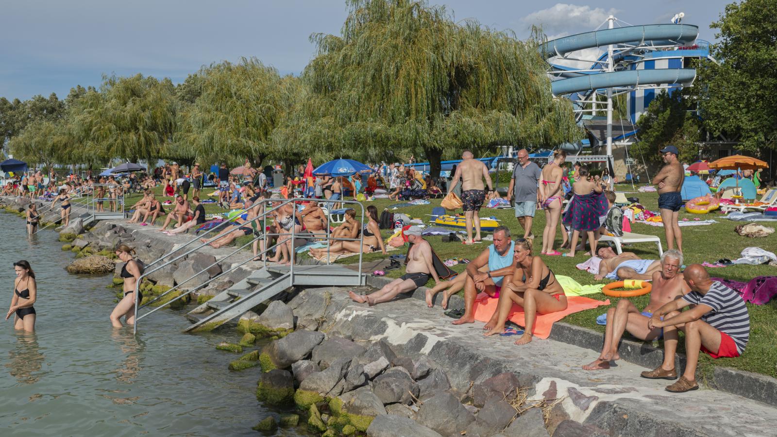 Sokan csak az utolsó pillanatban döntik el, hogy elutaznak a Balaton mellé