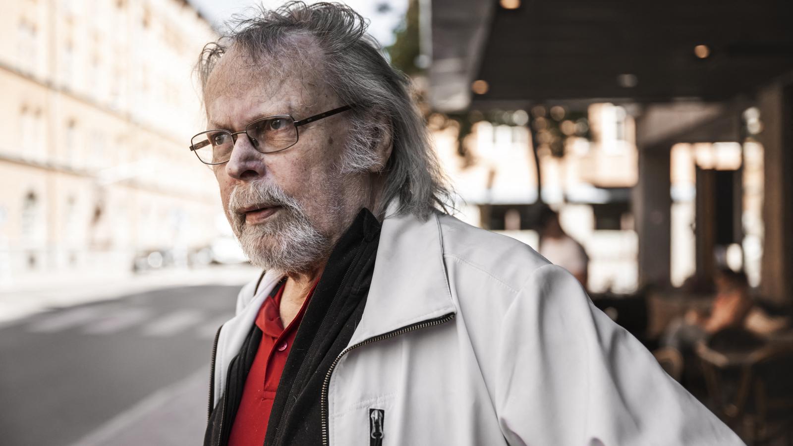 Clark Oloffson maga mellé állította a bankrablás során ejtett túszokat