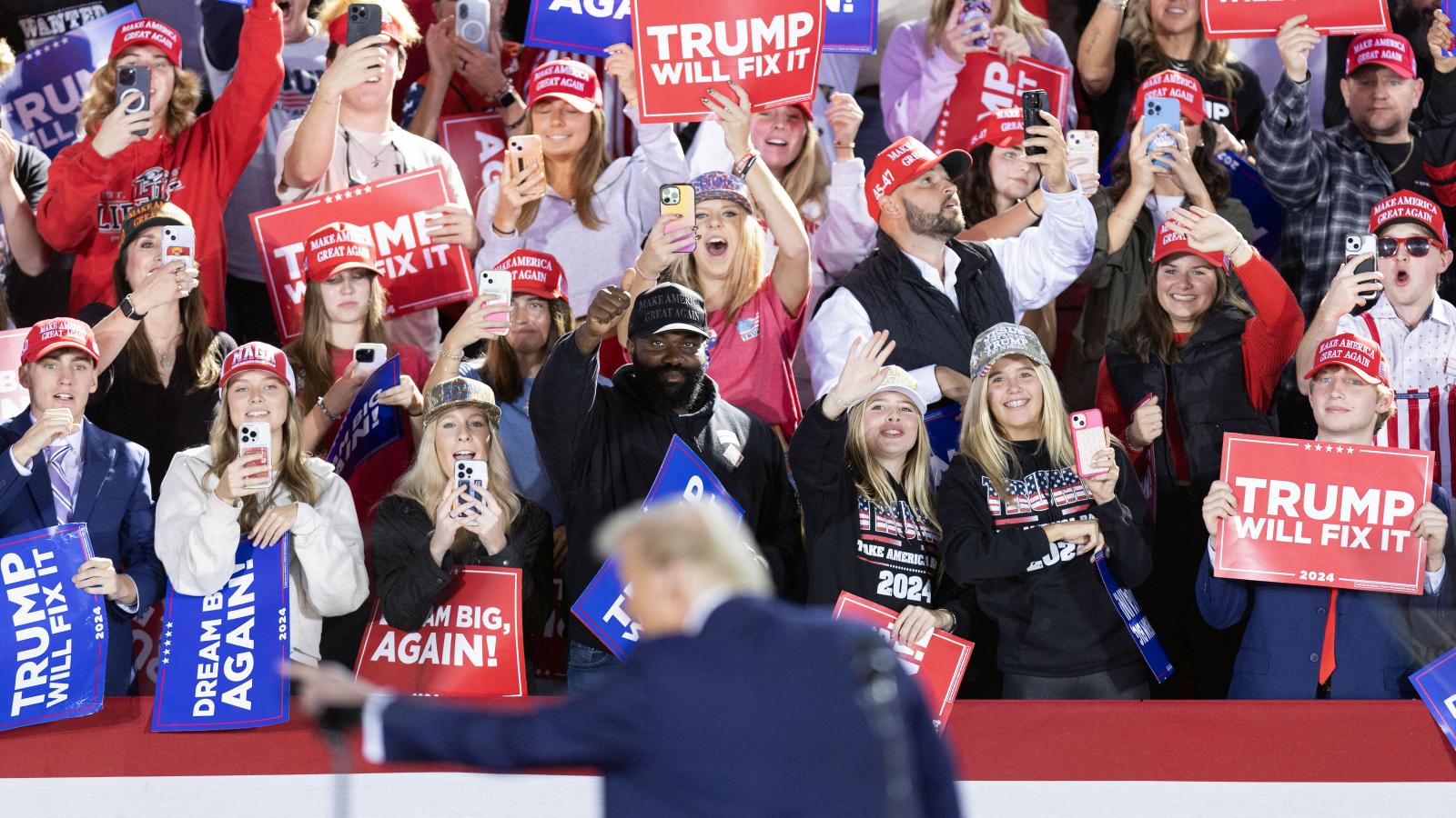  Trumpék a közösségi média segítségével cserkészik be a nőket