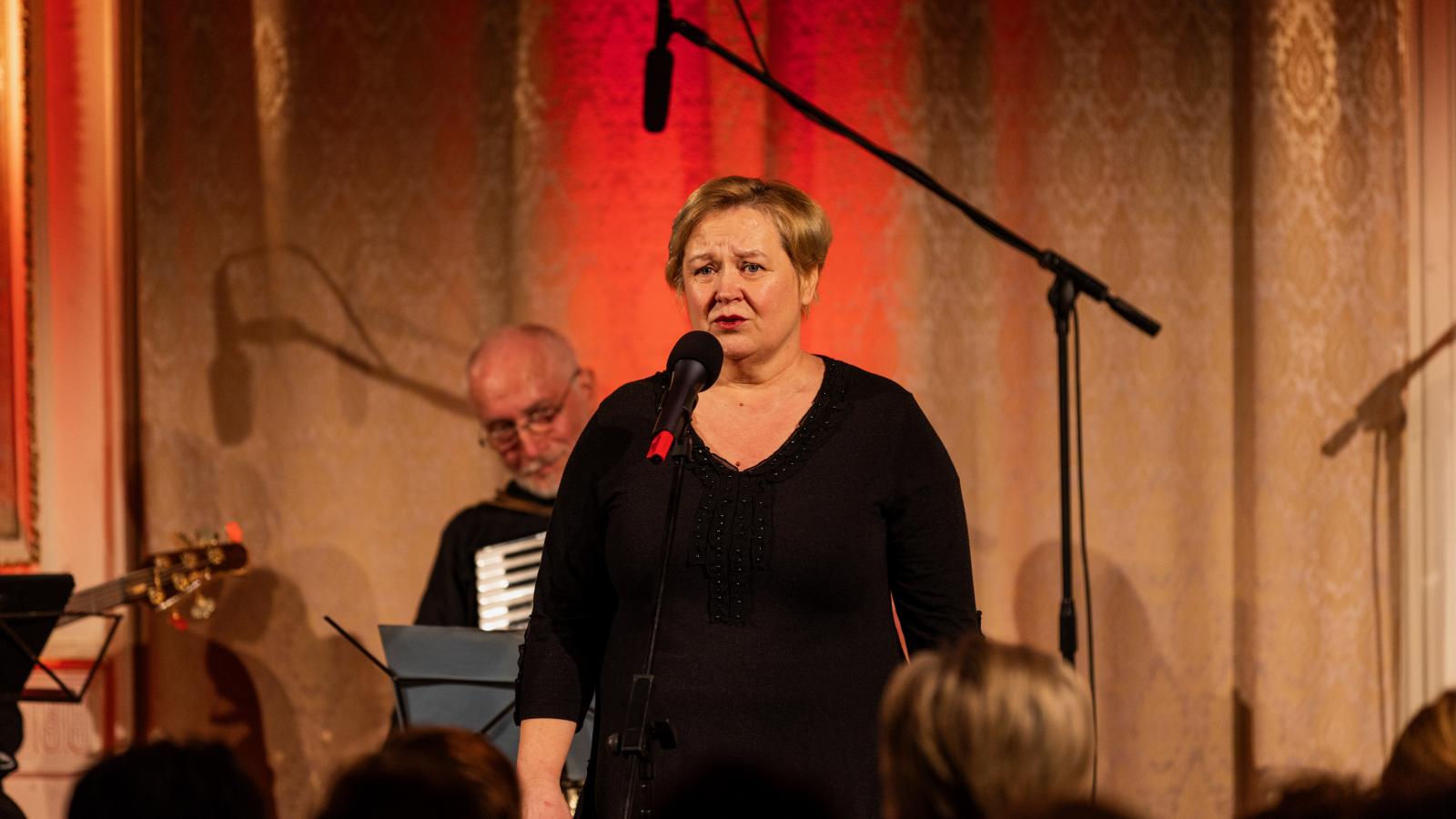 Nádasy Erika pillanatok alatt lényegült át Édith Piaffá