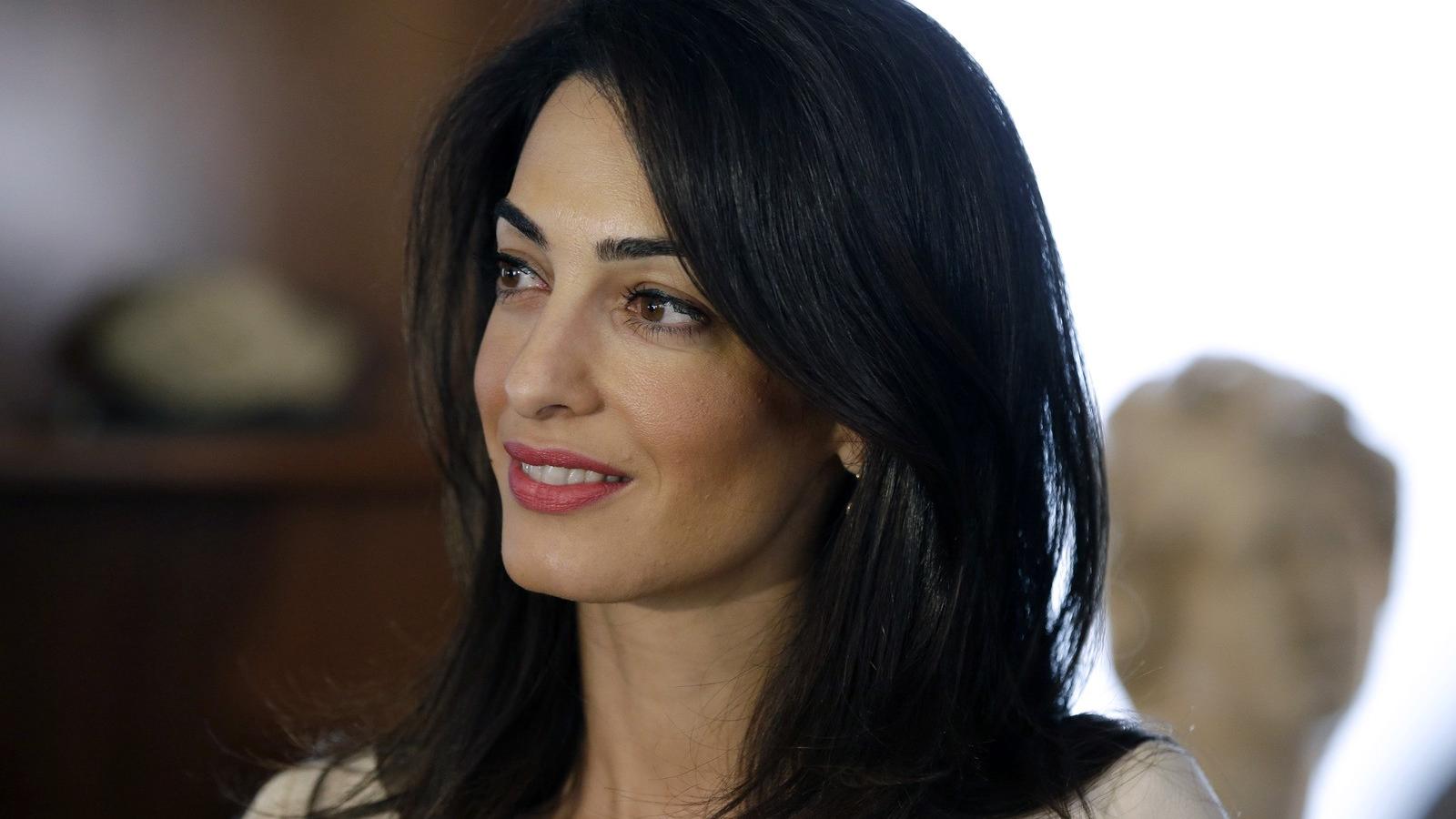 Amal Clooney szombaton közölte, hogy az egyiptomi hatóságok letartóztatással fenyegették meg a kairói igazságszolgáltatást érint