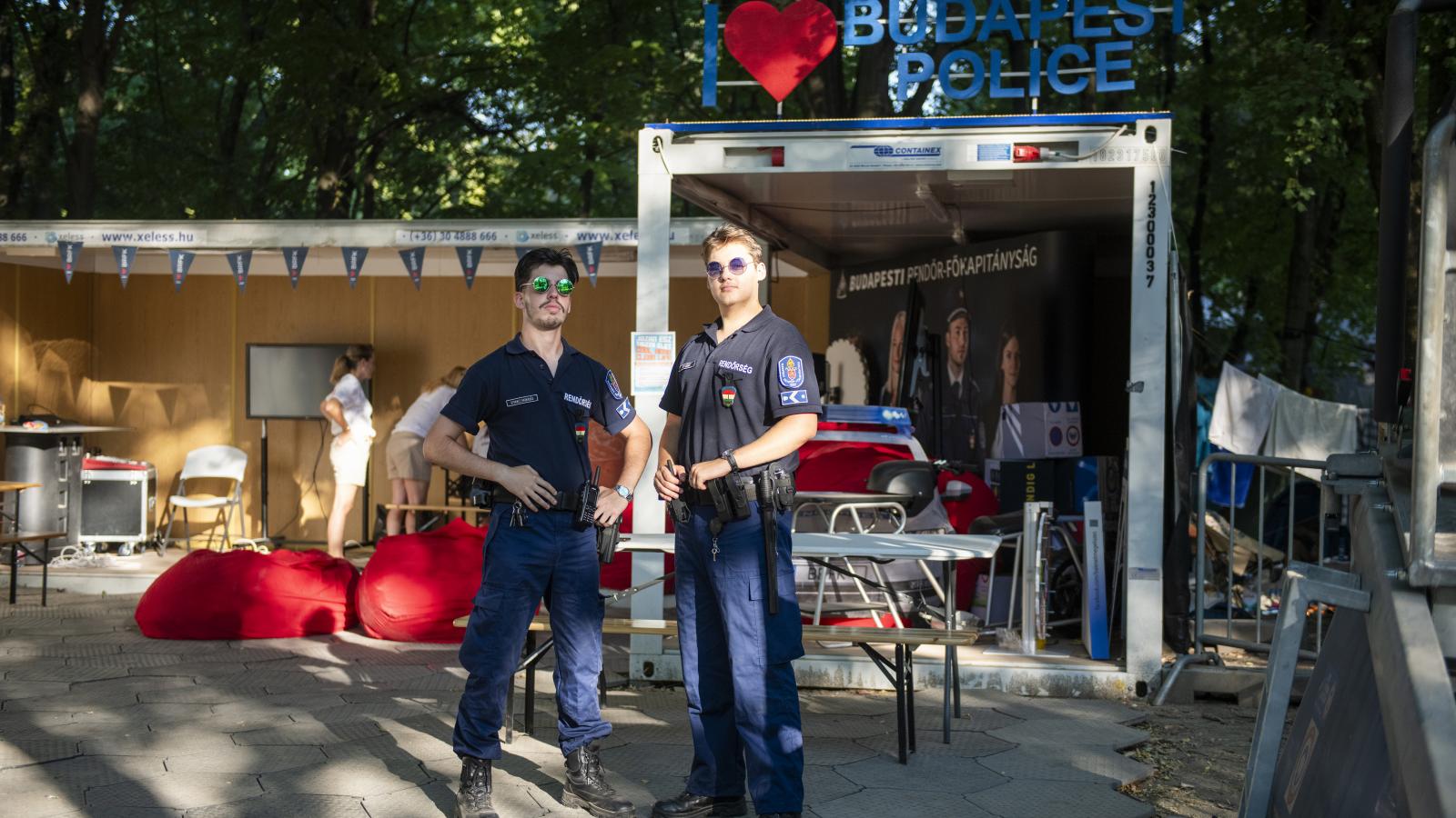 Rendőrök a Szigeten augusztus 9-én 
