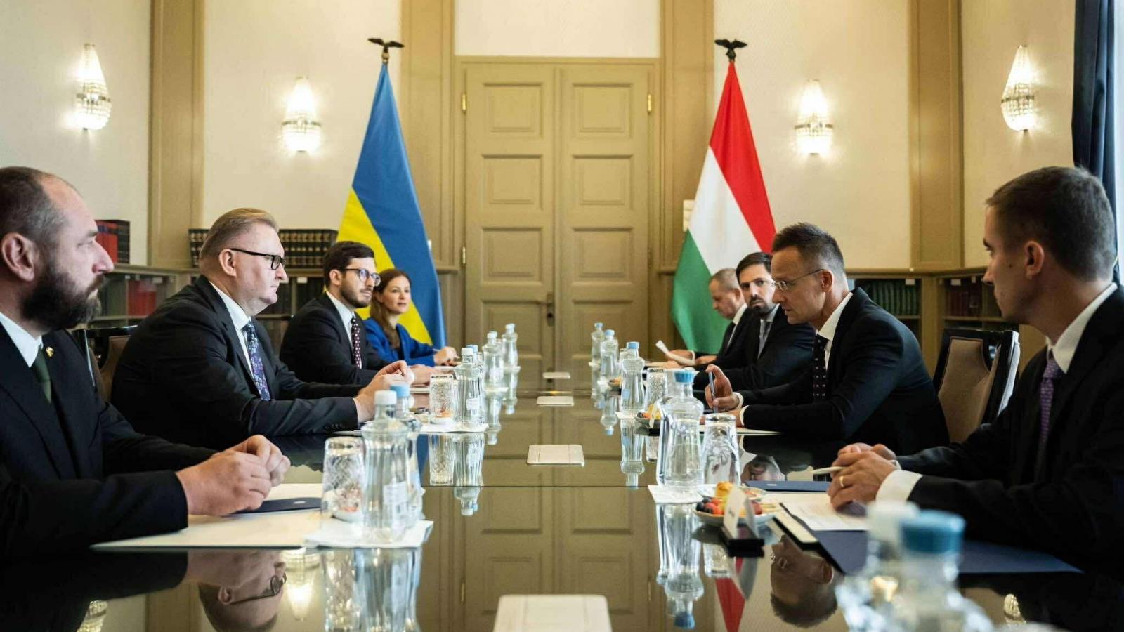 Szijjártó Péter hivatalában fogadta Tarasz Kacskát, az Európa és az euró-atlanti integráció ügyeiért felelős ukrán miniszterelnök-helyettest szeptember 11-én 