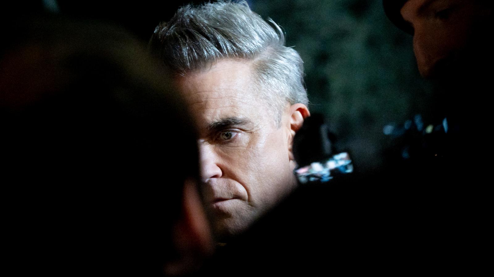 Robbie Williams  lazán megválaszolta a saját kérdését