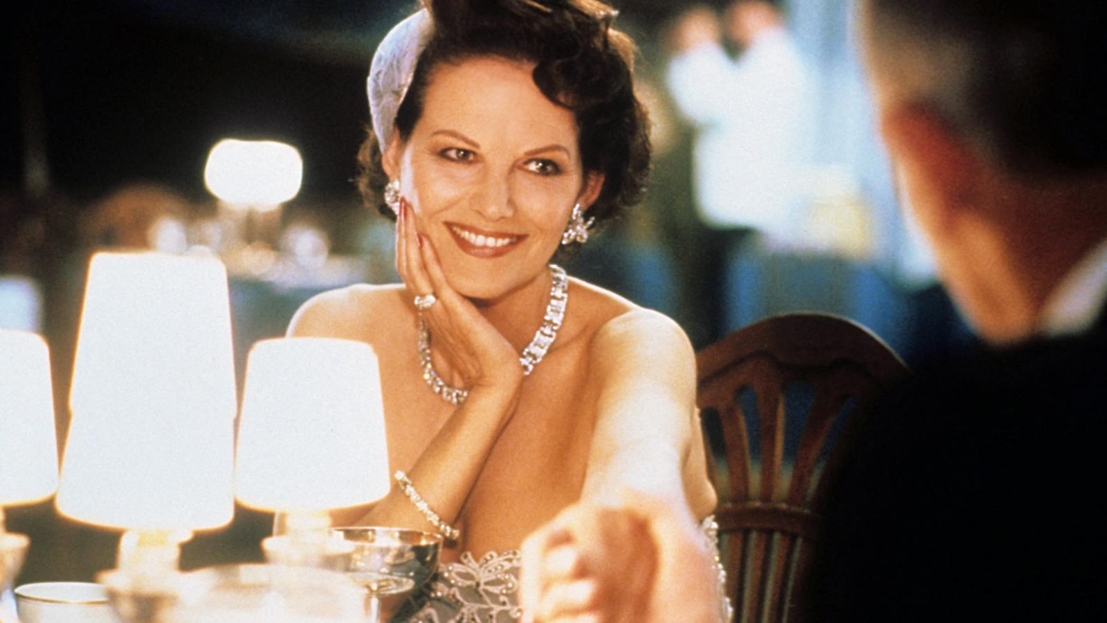Clauida Cardinale az `54 tele: Pierre abbé című filmben 