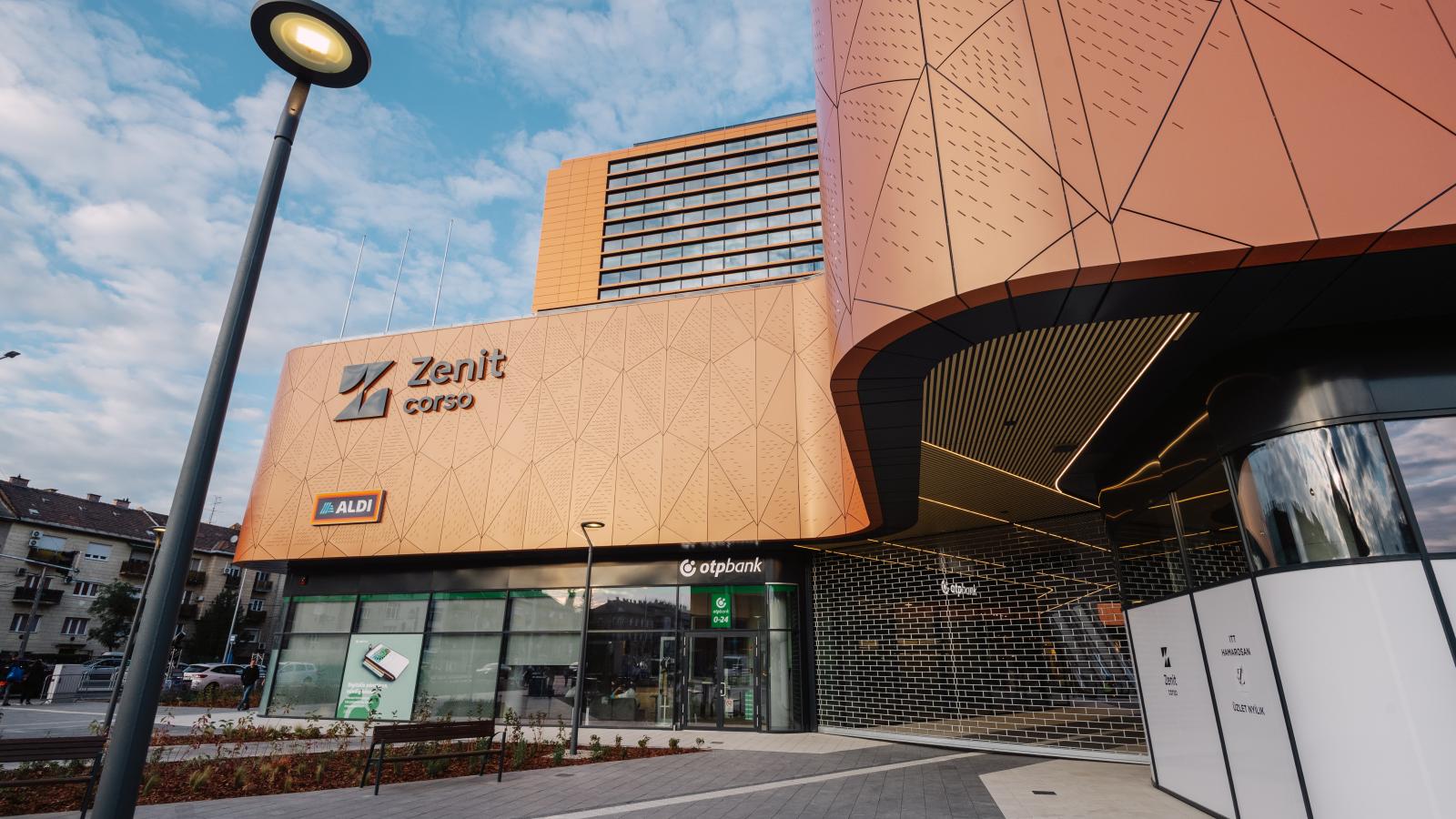 A bevásárlóközpont egy hatalmas irodaháznegyed része, az épületeket az állam vásárolta meg a beruházótól