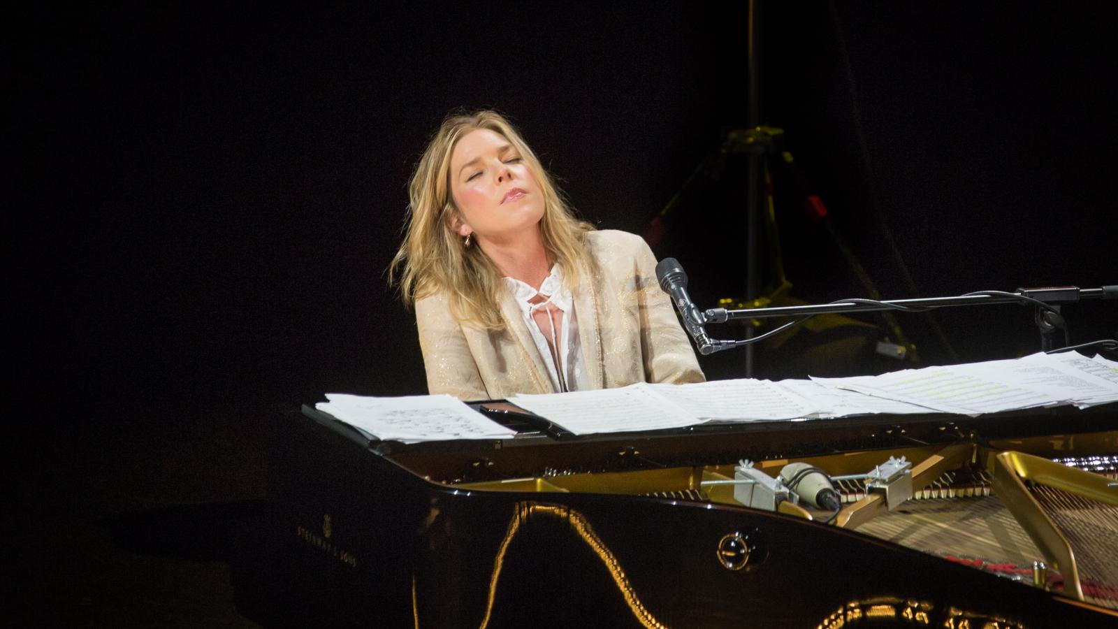 Diana Krall ismeri a zenészek régi titkát: amikor nem találsz szavakat valamire, akkor érdemes muzsikálnod