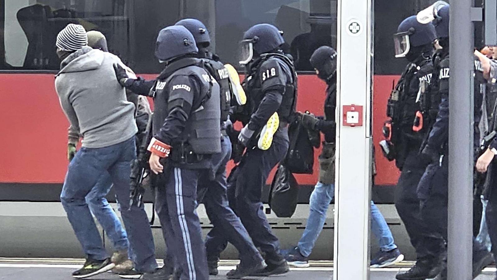 A férfit a salzburgi pályaudvaron vették őrizetbe