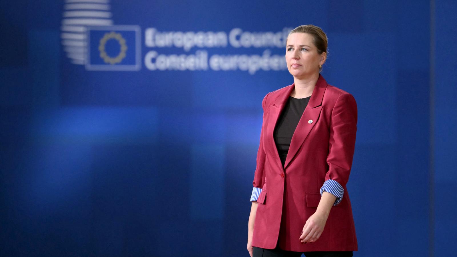 Az EU soros elnökségét adó Dánia miniszterelnöke, Mette Frederiksen szerint a jóvátételi kölcsön az egyetlen megoldás Ukrajna pénzügyi támogatásának folytatására