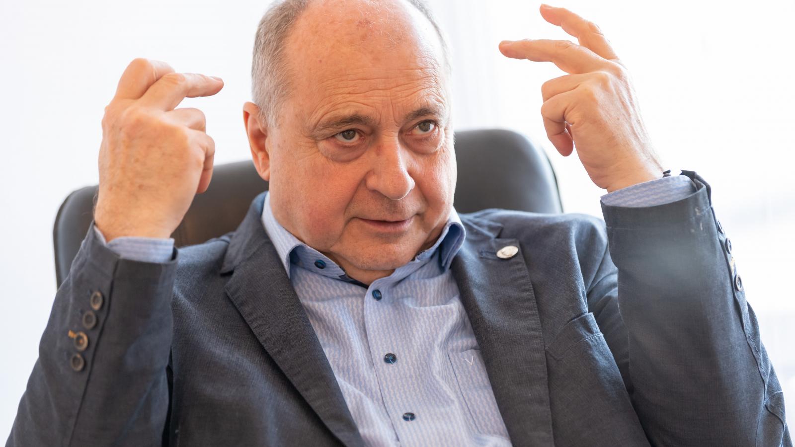 Kovács László szerint a magyar törzsvendégekre alapozó éttermek megszenvedik az óvatos belföldi fogyasztást