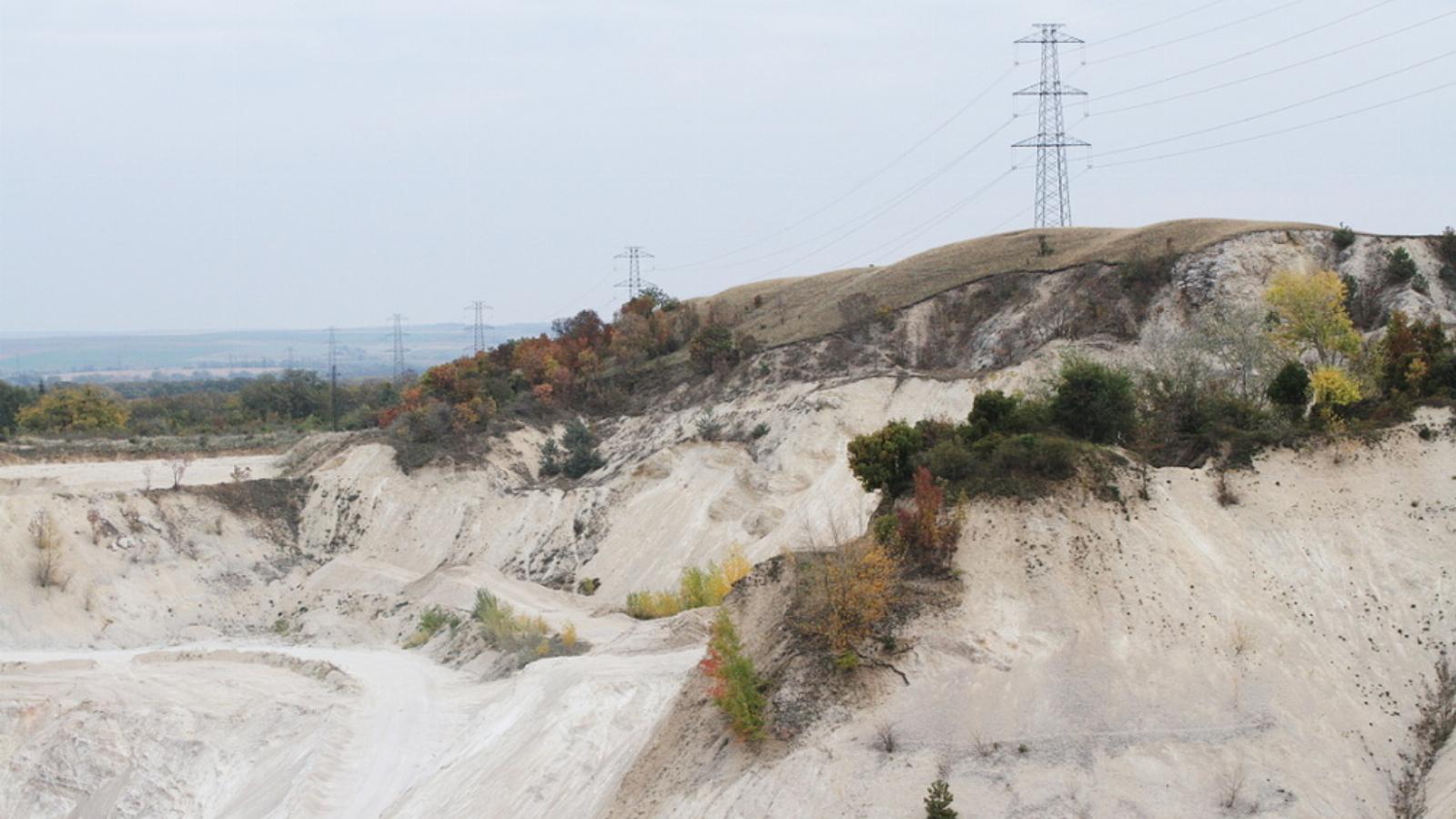 Elhordott hegy: aktív bánya a Vértesben (képünk illusztráció).