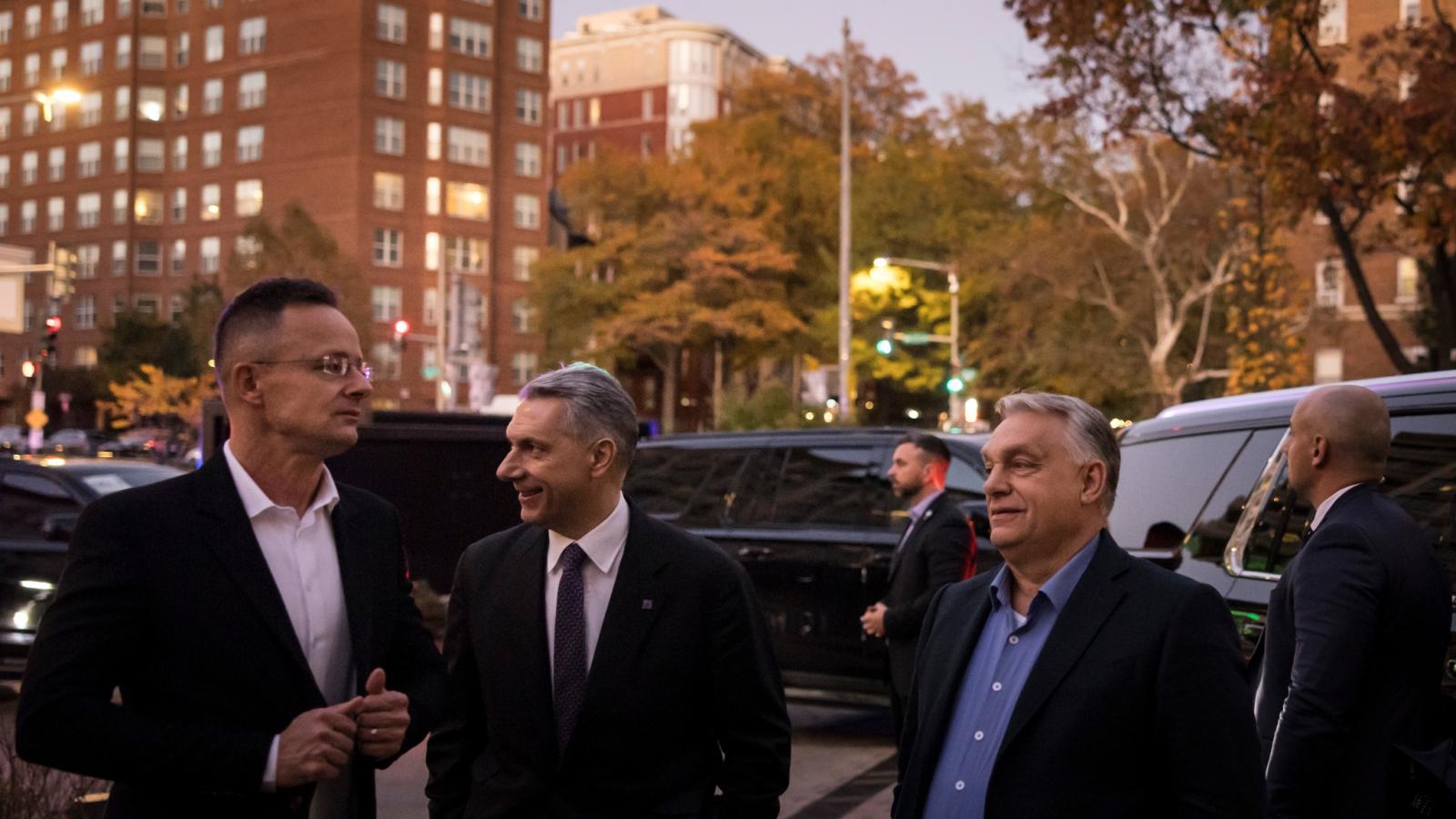 Szijjártó Péter, Lázár János és Orbán Viktor Washington-ban november 7-én