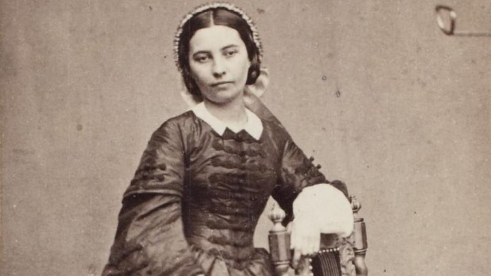 Szendrey Júlia életének keserű, olykor tragikus fordulataiban reprezentatív módon jelenik meg a bioló­giai és a társadalmi nem (a gender) éles konfliktusa