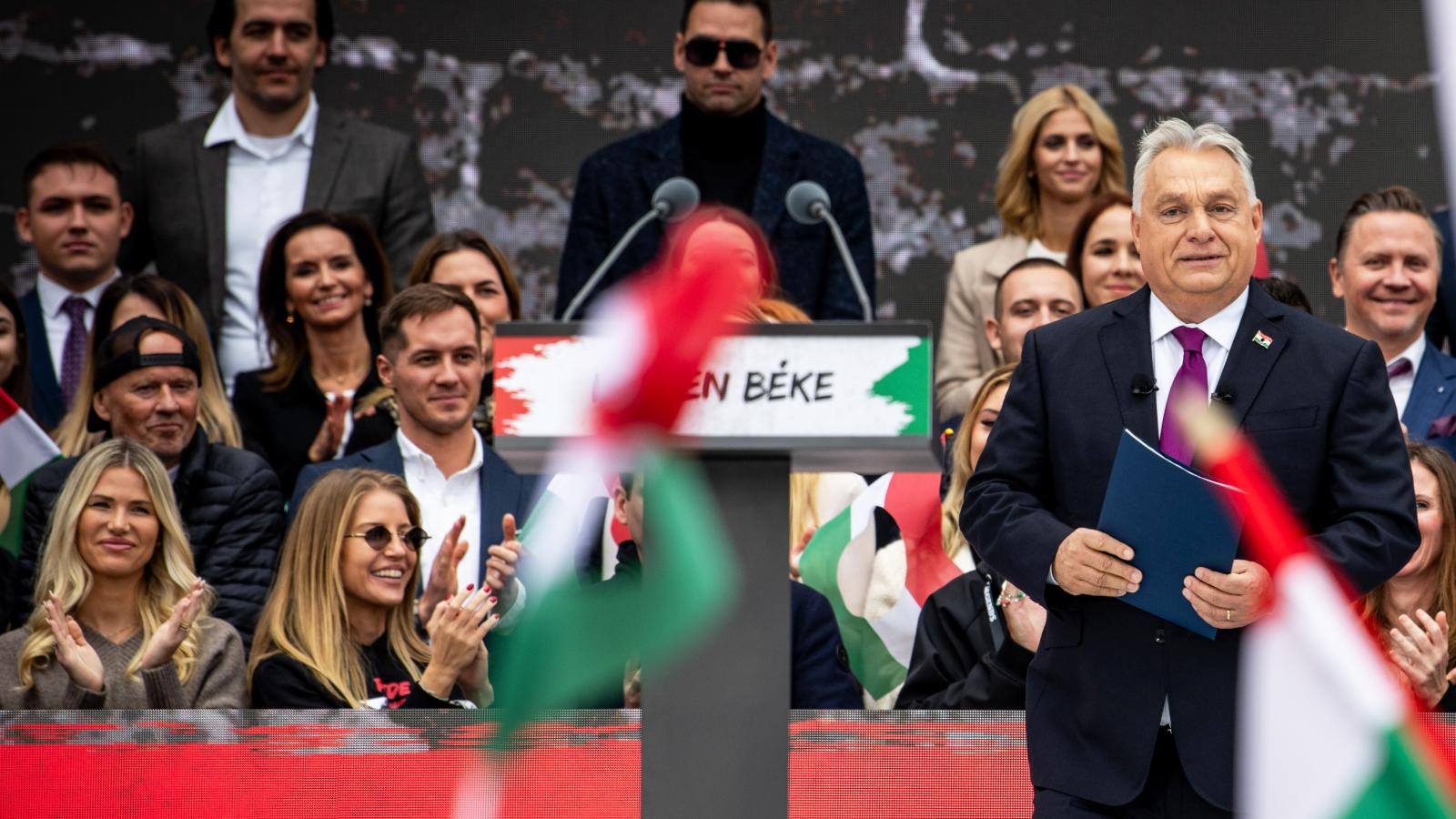 Lent, bal oldalon a lényeg: Vasvári Vivien „luxusfeleség” és Szabó Zsófi televíziós műsorvezető