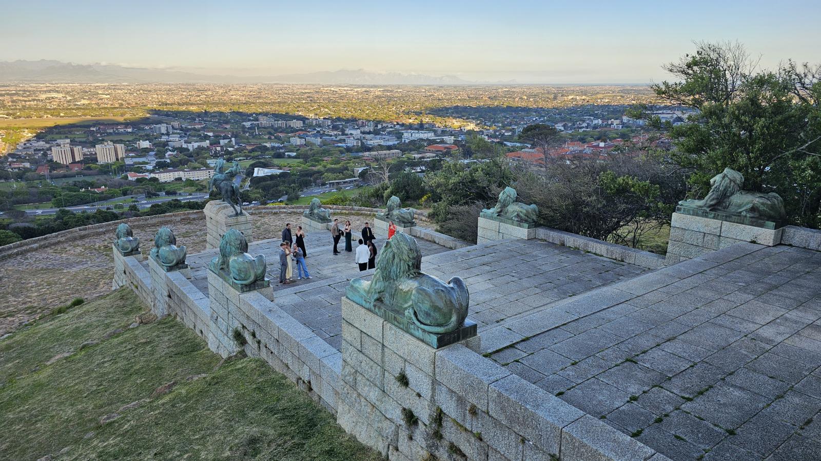 Fokváros – esküvői fotózás Cecil Rhodes
gyarmati emlékművénél