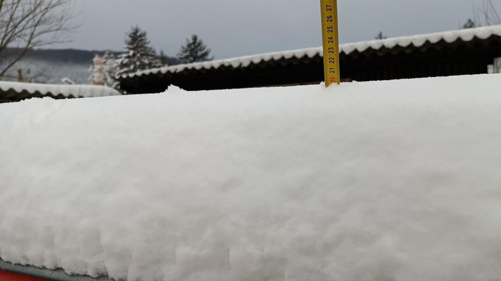 Vasárnap reggeli hómérés a Bakonyban