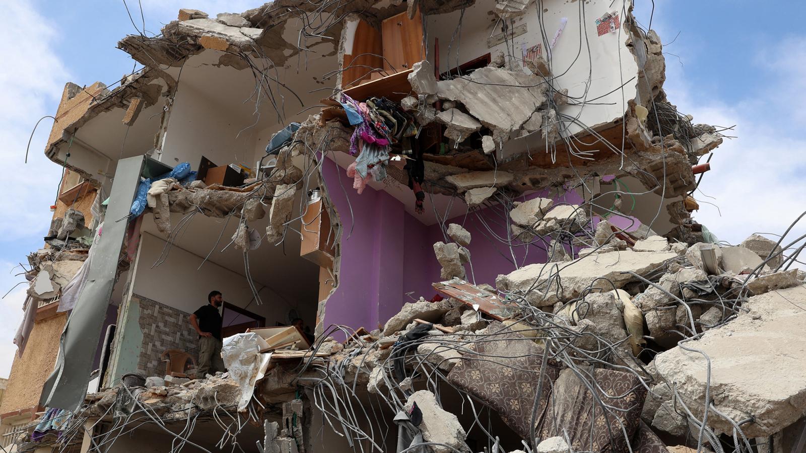 Továbbra is rendszeresen megsérti mindkét fél a tűzszünetet