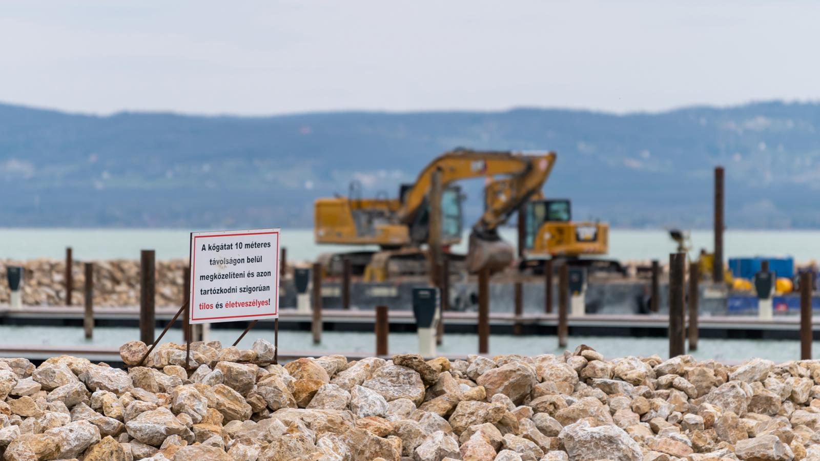 A földvári kikötőt építő cég szerint a Kúria ellehetetleníti a vállalkozá­sukat